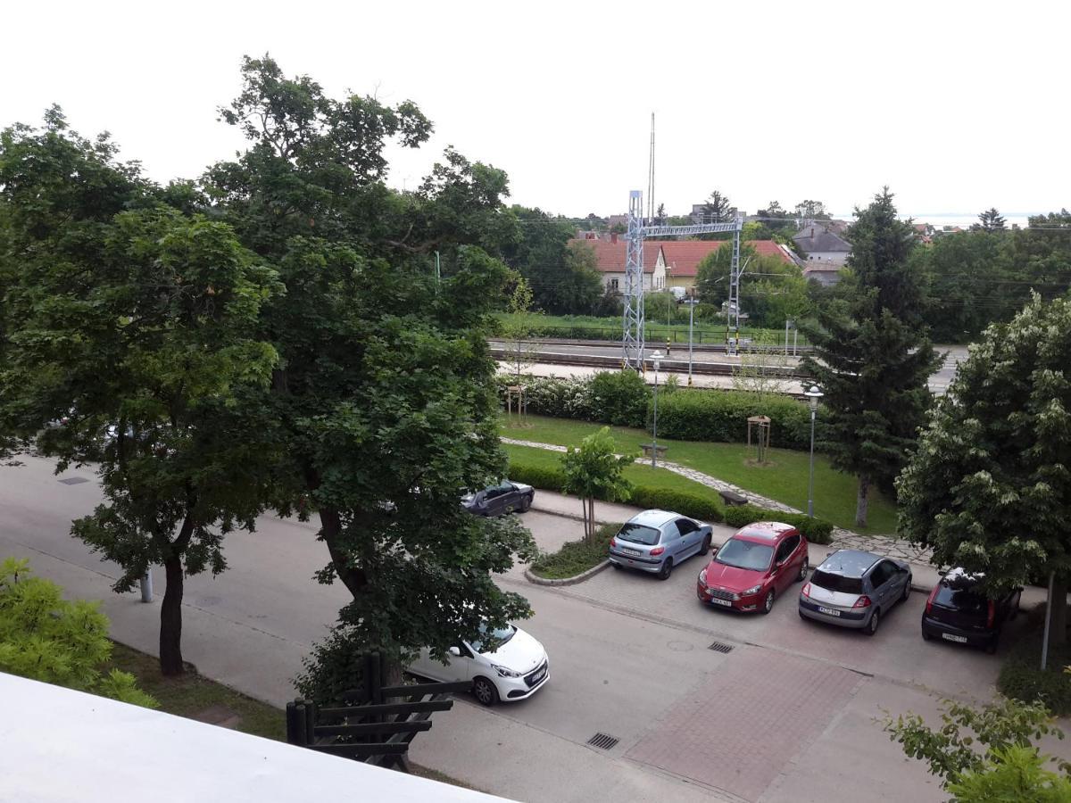 Szeki Apartman Balatonfured Bagian luar foto
